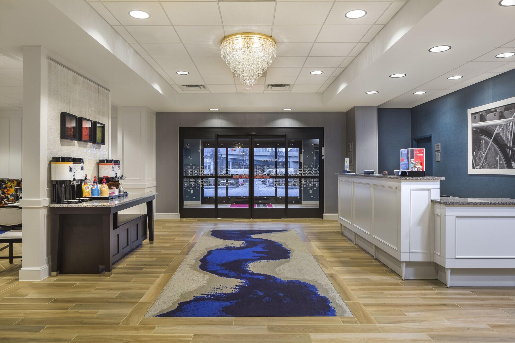 Hampton Inn & Suites Newport/Cincinnati, Ky מראה חיצוני תמונה