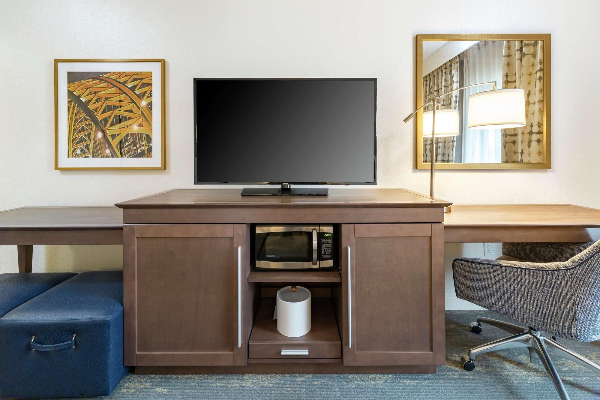 Hampton Inn & Suites Newport/Cincinnati, Ky מראה חיצוני תמונה